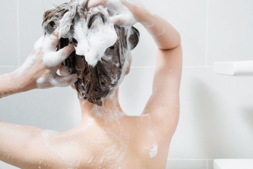Dites non au shampoing quotidien Dites non au shampoing quotidien
