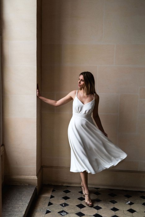 Élégante en robe midi Élégante en robe midi