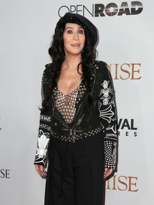 Cher s'en prend à Marine Le Pen Cher s'en prend à Marine Le Pen