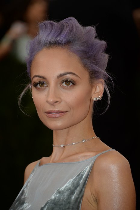 Nicole Richie craque pour les cheveux "lilas" Nicole Richie craque pour les cheveux "lilas"