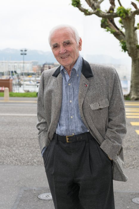 Charles Aznavour : un chanteur mauvais nageur ? Charles Aznavour : un chanteur mauvais nageur ?