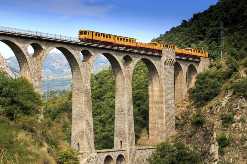 Le Train Jaune : les Pyrénées Catalanes vues d'en haut Le Train Jaune : les Pyrénées Catalanes vues d'en haut