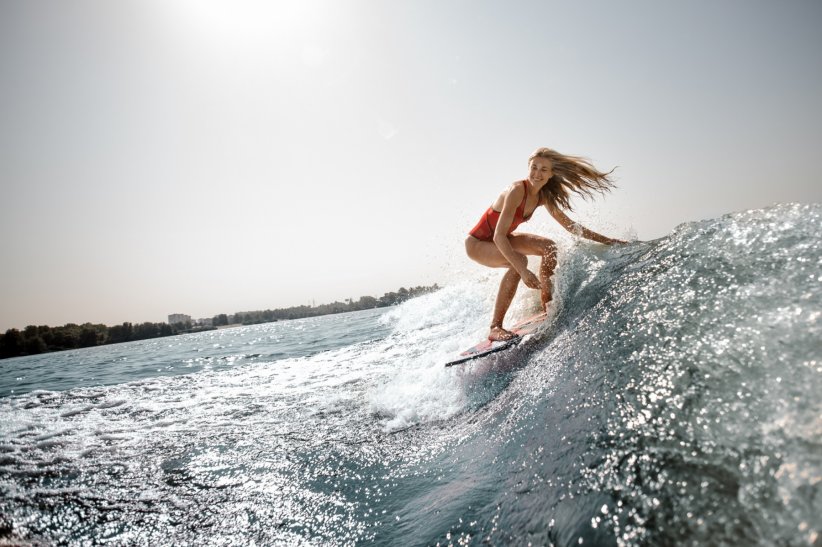 Le surf, être au contact des vagues Le surf, être au contact des vagues