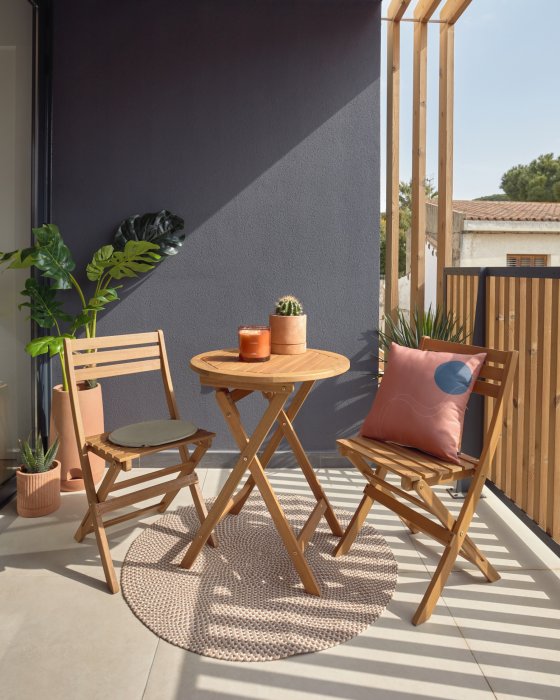 L'ensemble table et chaises à caser dans divers espaces L'ensemble table et chaises à caser dans divers espaces
