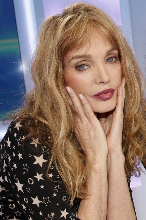 Arielle Dombasle : "Les enfants, c'est extrêmement compliqué" Arielle Dombasle : "Les enfants, c'est extrêmement compliqué"