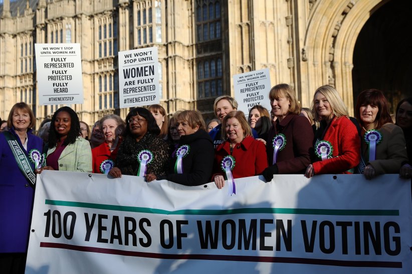 Les femmes britanniques célèbrent le centenaire du droit de vote Les femmes britanniques célèbrent le centenaire du droit de vote