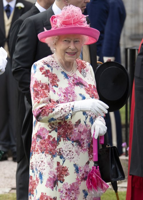 Elizabeth II : bon pied bon oeil Elizabeth II : bon pied bon oeil