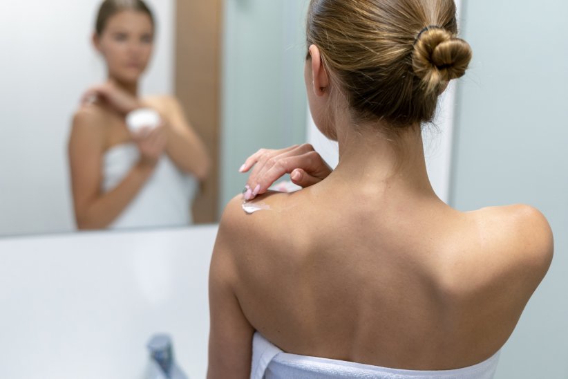 Utiliser une crème hydratante teintée Utiliser une crème hydratante teintée
