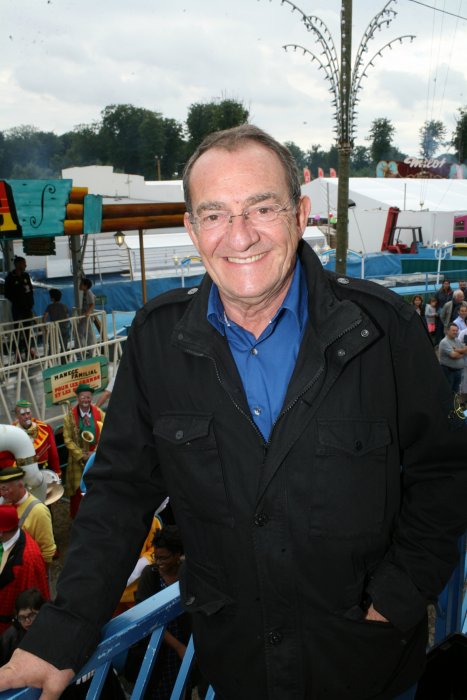 Jean-Pierre Pernaut : fidèle au 13H malgré les critiques Jean-Pierre Pernaut : fidèle au 13H malgré les critiques