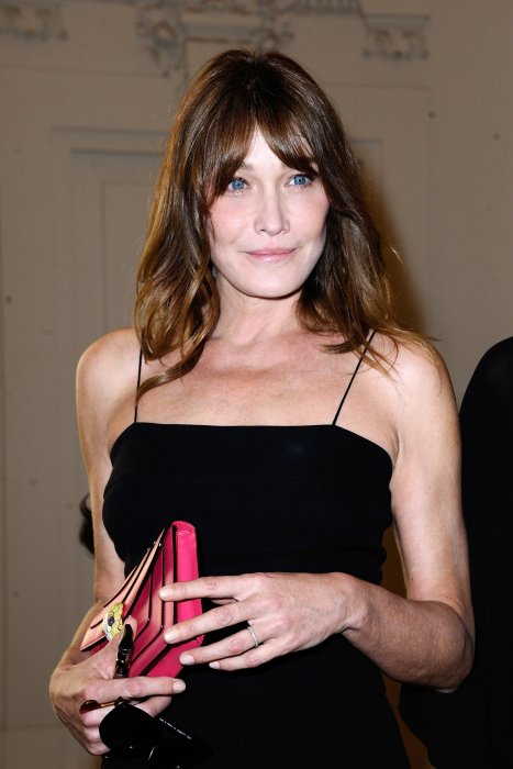 "Corsica Touch" : Carla Bruni se détend en famille "Corsica Touch" : Carla Bruni se détend en famille