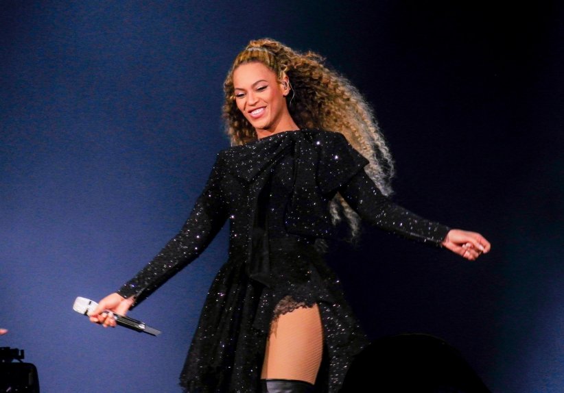 Beyoncé surprend ses fans avec un album surprise Beyoncé surprend ses fans avec un album surprise
