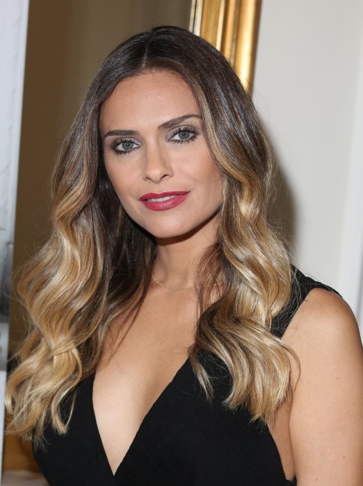 Clara Morgane : trois albums à son actif Clara Morgane : trois albums à son actif