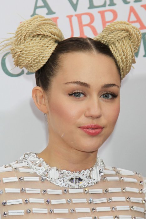 Miley Cyrus : ses rêves érotiques sur une chanteuse américaine Miley Cyrus : ses rêves érotiques sur une chanteuse américaine