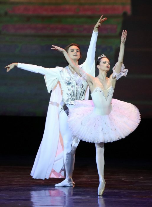 Raymonda, afin de voir de superbes numéros de danse Raymonda, afin de voir de superbes numéros de danse