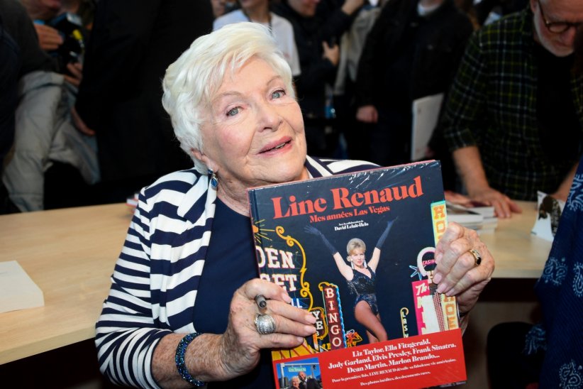 Line Renaud : ses quatre chiens pour compagnie Line Renaud : ses quatre chiens pour compagnie