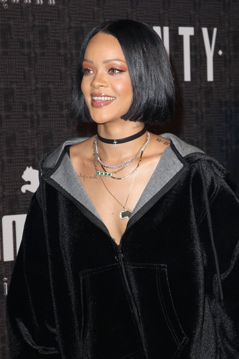 Le carré structuré de Rihanna Le carré structuré de Rihanna