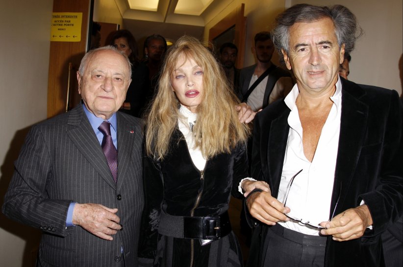 Pluie de stars pour la première du documentaire sur son histoire avec Yves Saint Laurent Pluie de stars pour la première du documentaire sur son histoire avec Yves Saint Laurent