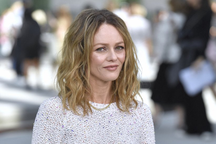 Vanessa Paradis pratique le yoga pour ne pas perdre pied Vanessa Paradis pratique le yoga pour ne pas perdre pied