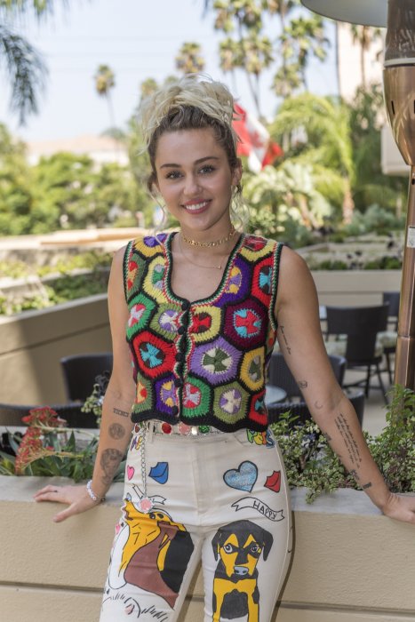 Miley Cyrus, heureuse en amour, les médias spéculent sur une grossesse Miley Cyrus, heureuse en amour, les médias spéculent sur une grossesse