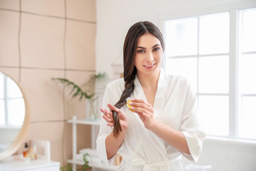Un bain d'huile pour réparer vos cheveux en une nuit Un bain d'huile pour réparer vos cheveux en une nuit