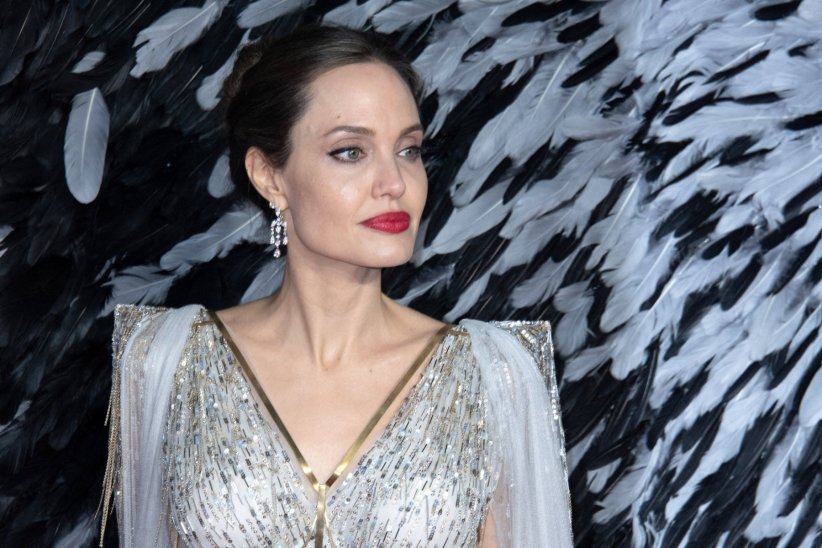 Angelina Jolie : "Seule depuis longtemps" Angelina Jolie : "Seule depuis longtemps"