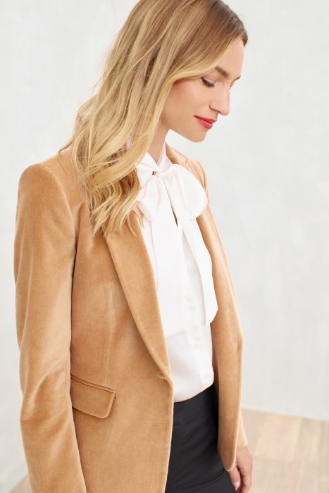 Une veste chic en velours ras Une veste chic en velours ras