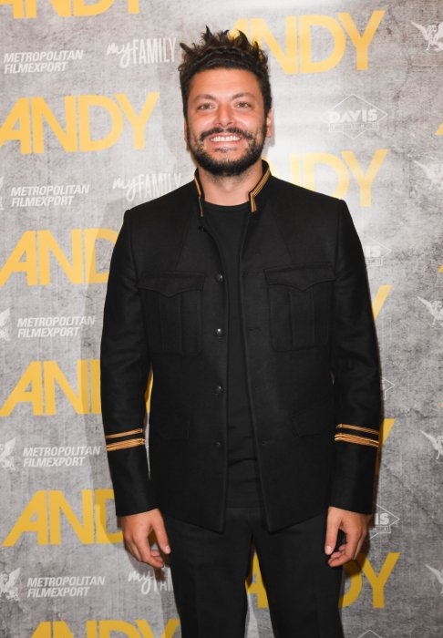 Kev Adams : un sketch sur les Chinois Kev Adams : un sketch sur les Chinois