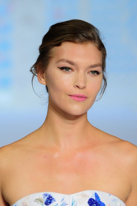 Le rose bubble gum s'invite sur le défilé Ralph & Russo Le rose bubble gum s'invite sur le défilé Ralph & Russo