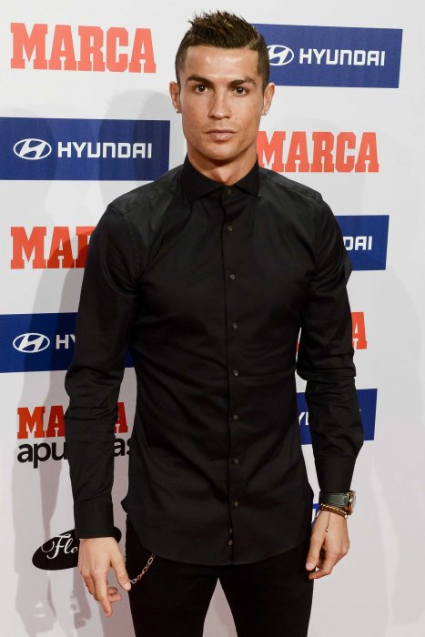 Cristiano Ronaldo : il se trouve "riche et beau" Cristiano Ronaldo : il se trouve "riche et beau"