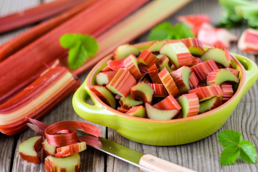 La rhubarbe, un fruit acide mais pauvre en calories La rhubarbe, un fruit acide mais pauvre en calories