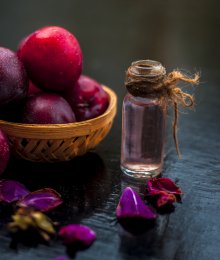 Huile de prune : zoom sur l'alliée des peaux déshydratées