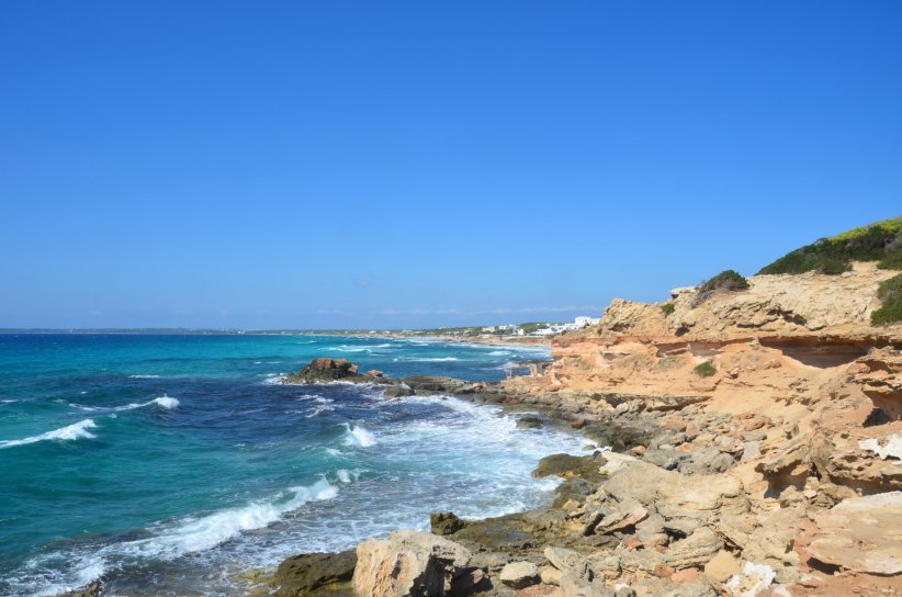La Caló Des Mort à Formentera : une crique paradisiaque La Caló Des Mort à Formentera : une crique paradisiaque
