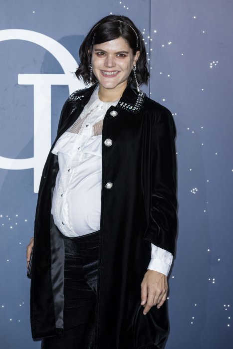 Soko : non, elle n'a pas accouché d'un alien Soko : non, elle n'a pas accouché d'un alien