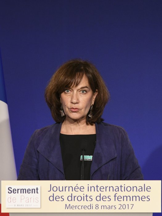 Laurence Rossignol souhaite le retrait des pubs Saint Laurent Laurence Rossignol souhaite le retrait des pubs Saint Laurent