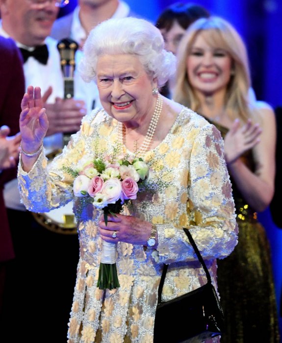 Elizabeth II fête ses 92 ans en fanfare Elizabeth II fête ses 92 ans en fanfare