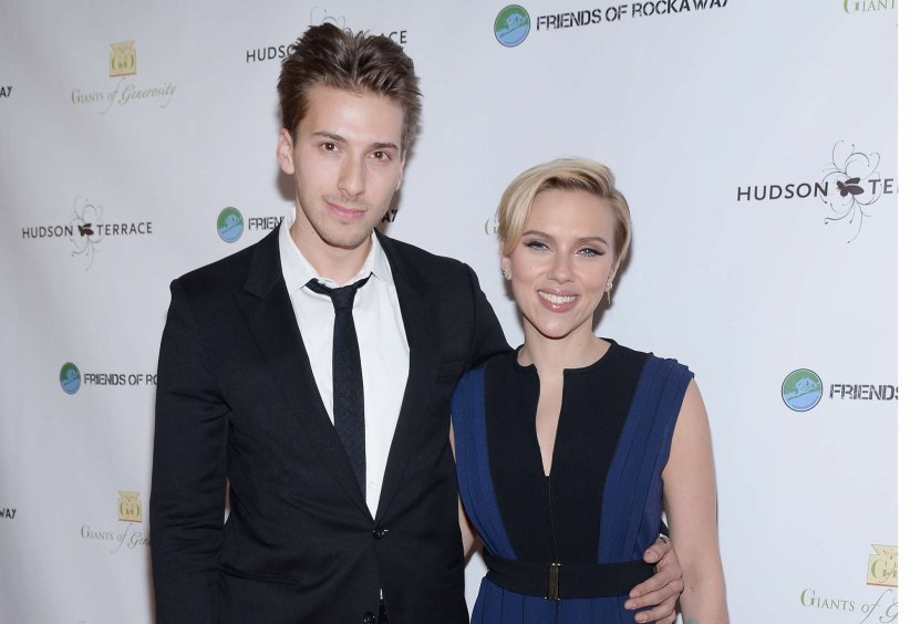 Scarlett Johansson et son frère Hunter sont très complices Scarlett Johansson et son frère Hunter sont très complices
