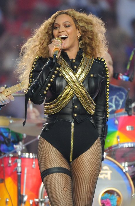 Beyoncé au Super Bowl le 7 février 2016. Beyoncé au Super Bowl le 7 février 2016.