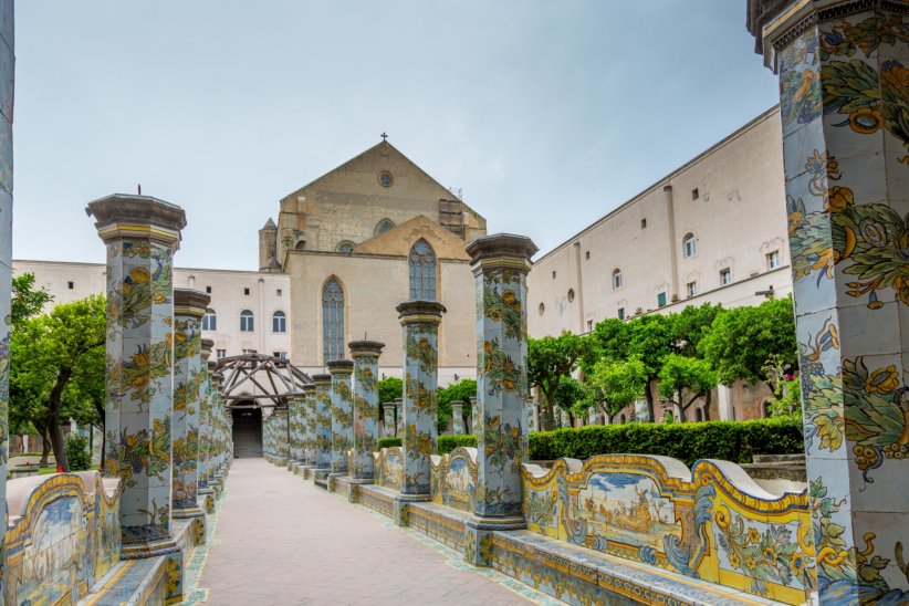 La Basilique Santa Chiara : pour une pause silencieuse La Basilique Santa Chiara : pour une pause silencieuse