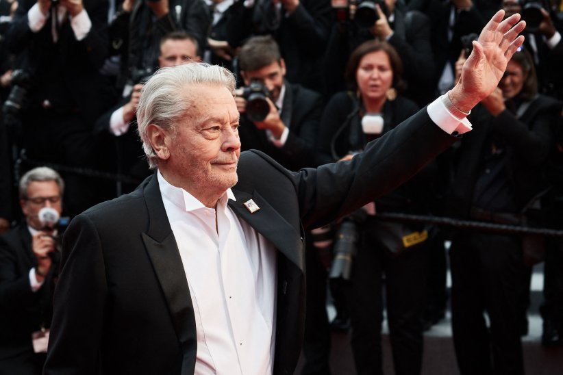 Alain Delon : Loubo, le "chien de (sa) fin de vie" Alain Delon : Loubo, le "chien de (sa) fin de vie"