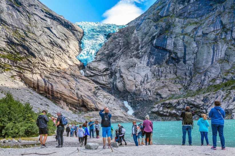 Le glacier Briksdal en Norvège Le glacier Briksdal en Norvège