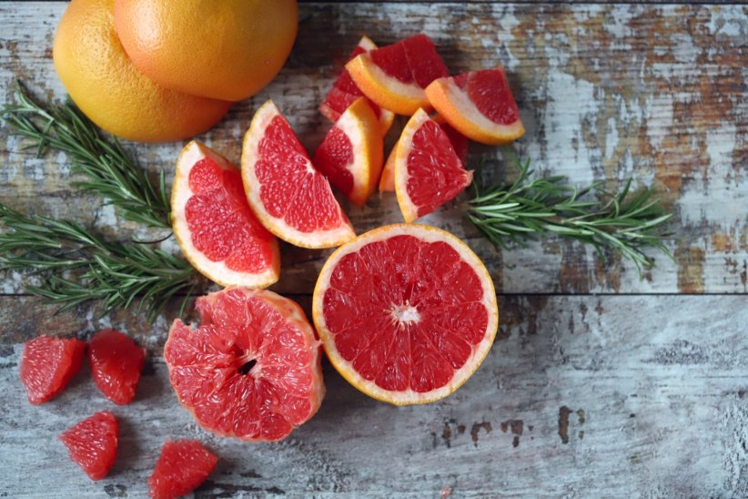 Le pamplemousse rose, pour les nombreuses vitamines qu'il contient Le pamplemousse rose, pour les nombreuses vitamines qu'il contient