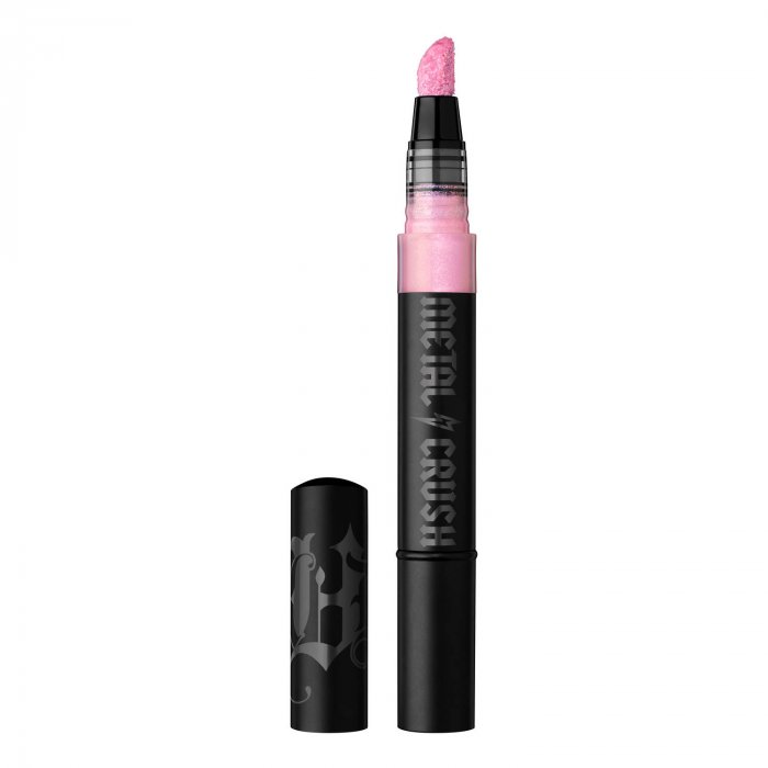 Un enlumineur liquide chez Kat Von D Un enlumineur liquide chez Kat Von D