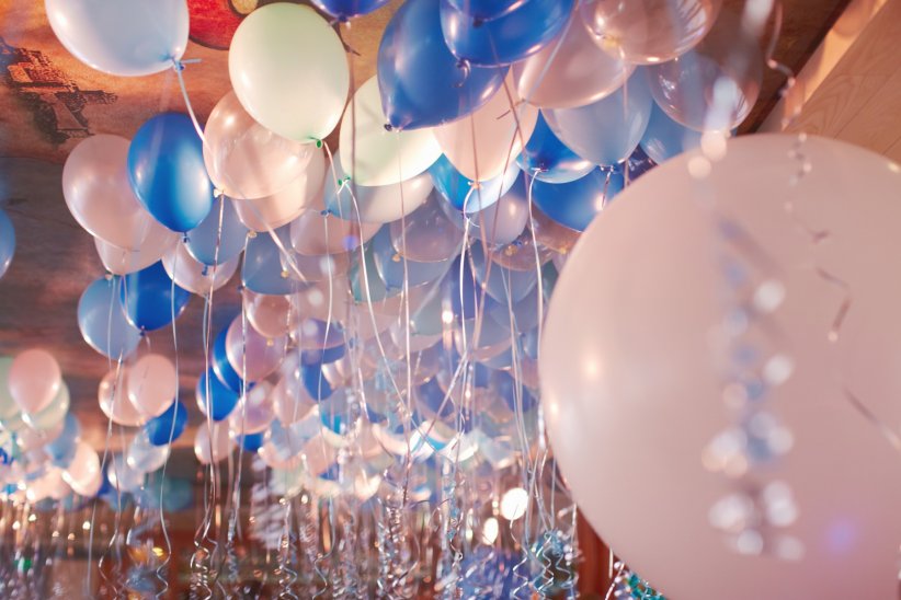 Un plafond de ballons Un plafond de ballons