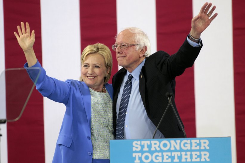 Hillary Clinton parvient enfin à convaincre Bernie Sanders Hillary Clinton parvient enfin à convaincre Bernie Sanders