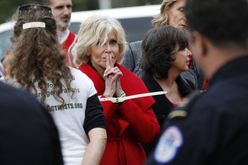 Jane Fonda accepte son BAFTA en pleine arrestation Jane Fonda accepte son BAFTA en pleine arrestation