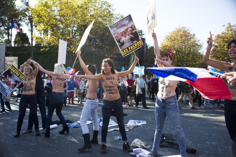 Six Femen interpellées pendant la Manif pour tous Six Femen interpellées pendant la Manif pour tous