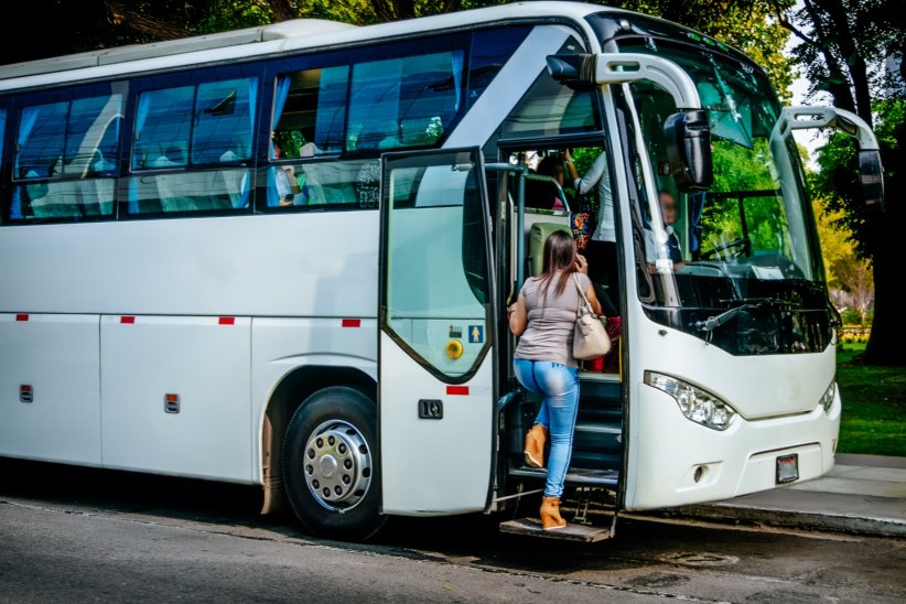 6) L'autobus 6) L'autobus