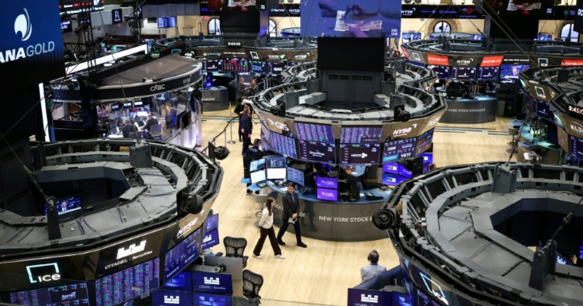 Wall Street en descenso, la geopolítica toma la delantera sobre los resultados: Noticias