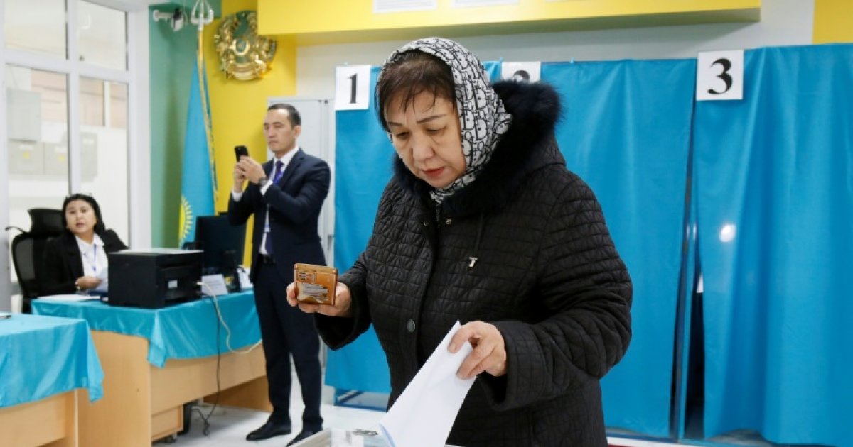 Kazakhstan: referendum intended to ease a political system under the control of the president