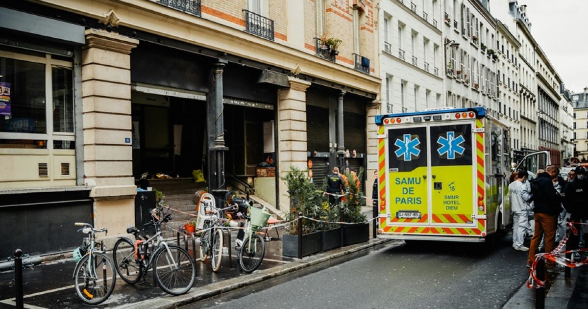 パリ：自転車運転者が交通事故で死亡、重量物運搬車にはねられる：ニュース